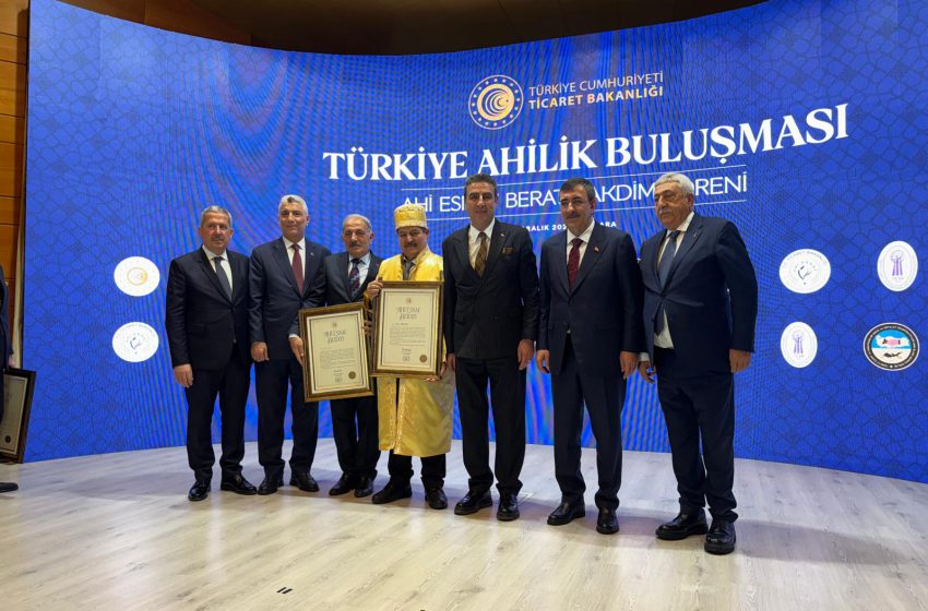  2025 Yılı Sivas Ahisi Şahin Berçin’e Ahi Esnaf Beratı Takdim Edildi