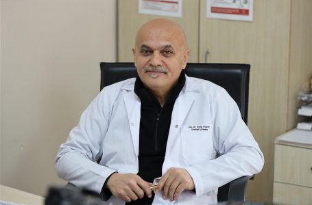 SİVAS DEVLET HASTANESİ ÜROLOJİ UZMANI DR. EYÜP COŞAR, PROSTAT HASTALIKLARINDA ERKEN TANININ ÖNEMİNE DİKKAT ÇEKEREK 45 YAŞ ÜSTÜ ERKEKLERİN YILDA BİR KEZ PSA TESTİ YAPTIRMASI GEREKTİĞİNİ SÖYLEDİ. (FATİH TABUR/SİVAS-İHA)
Sivas Devlet Hastanesi Üroloji Uzmanı Dr. Eyüp Coşar, prostat hastalıklarında erken tanının önemine dikkat çekerek 45 yaş üstü erkeklerin yılda bir kez PSA testi yaptırması gerektiğini söyledi.