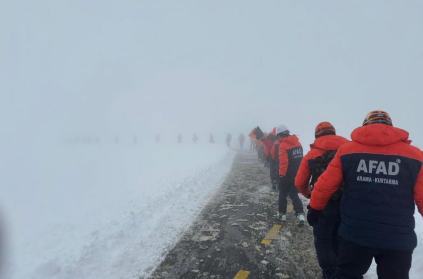  Afetlerin kahramanları, çığ tatbikatı yaptı