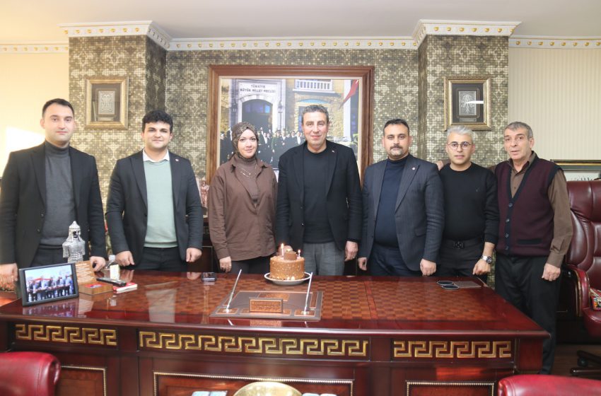  Demirgil’e Mesai Arkadaşlarından Doğum Günü Pastası