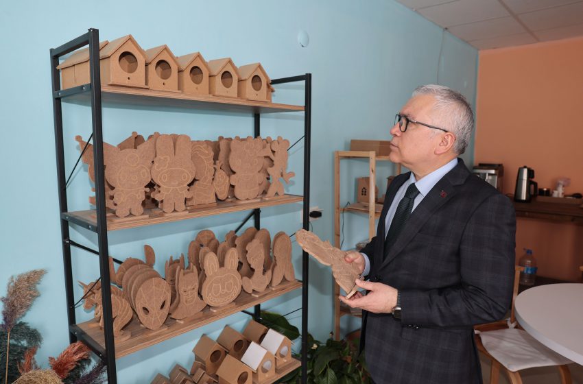  Mucize Eller Ahşap Atölyesi’ne Anlamlı Ziyaret
