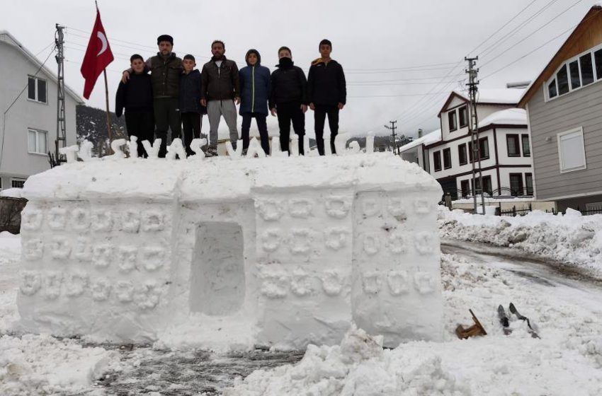  Şimdi de tarihi valilik binasını köylerine taşıdılar