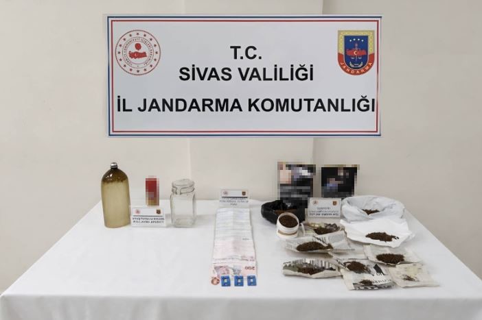 Sivas’ta jandarma, uyuşturucu ticaretine geçit vermedi