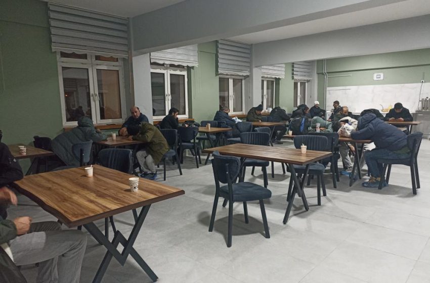  Sivas’ta kar esareti: Mahsur kalan 700 kişi okul yurtlarına yerleştirildi