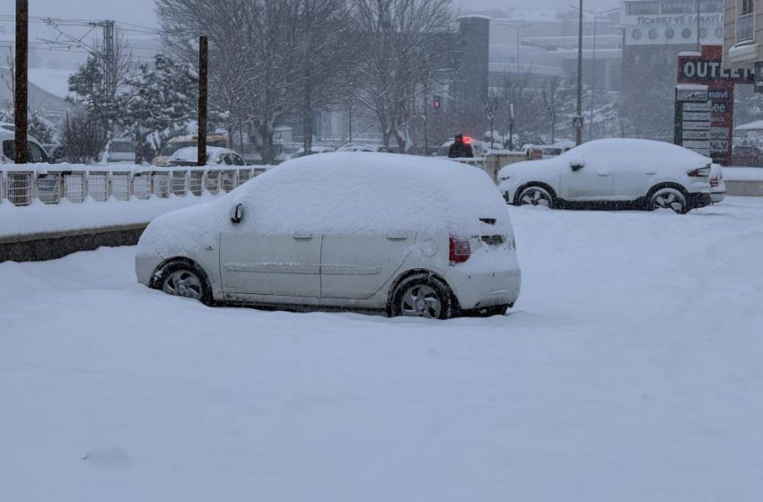  Sivas’ta sürücü kursu sınavlarına kar engeli