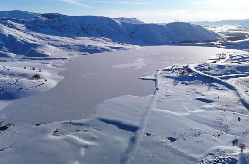  Yıldız Göleti tamamen dondu, ortaya kartpostallık görüntüler çıktı