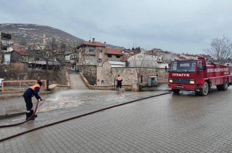 Divriği Belediyesi’nden Gece Gündüz Temizlik Mesaisi