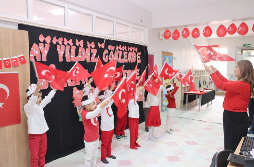  İlk Dersin Konusu: Bayrak Sevgisi