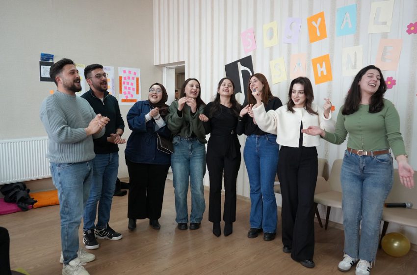  Öğrenciler Karaoke ve Oyunlarla Sosyal Sahne’de Eğlendi
