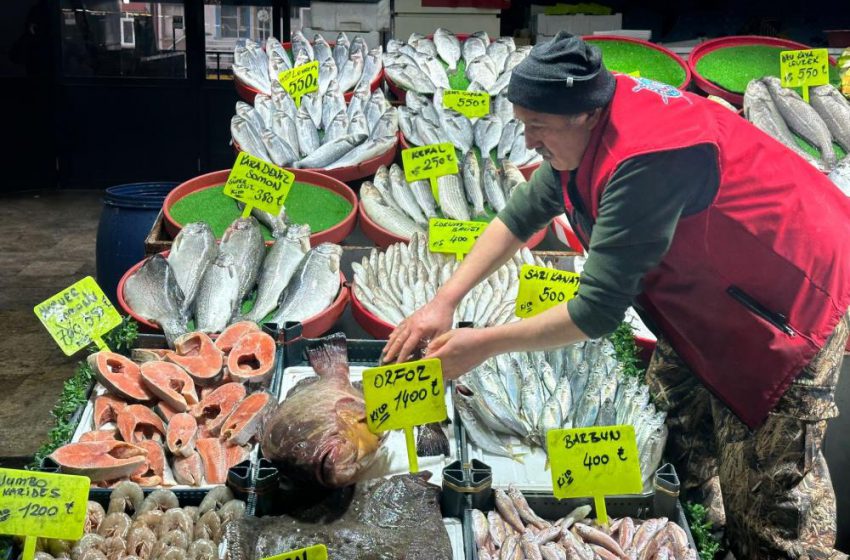  Sivas’ta 7.5 kiloluk orfoz balığı tezgahın ağası oldu