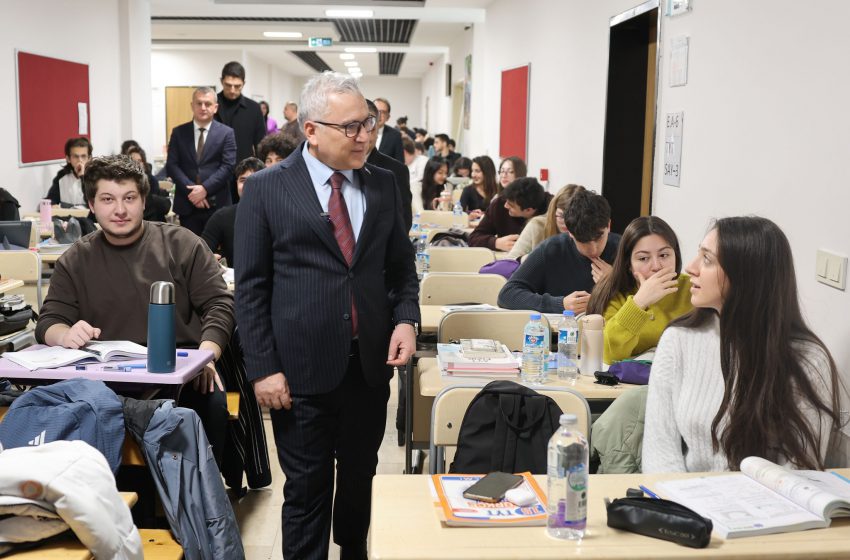  Vali Şimşek’ten Halk Eğitimi Merkezi’ne Ziyaret