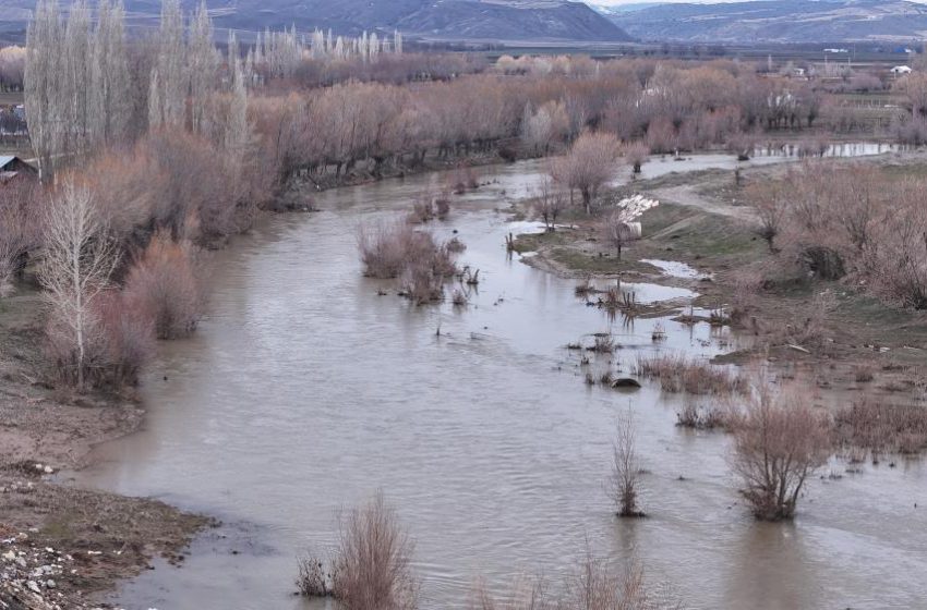  Bir dönem tamamen kuruyan nehir, yeniden coştu