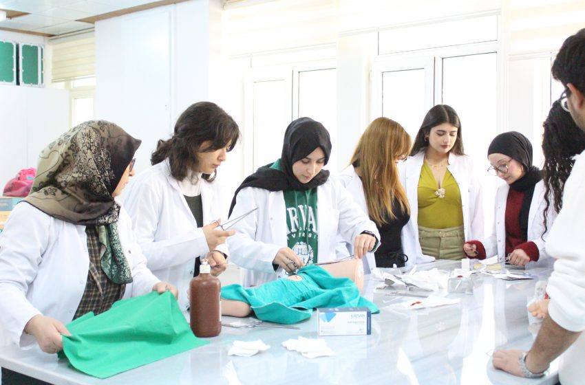  Hekim Adayları Sütür Tekniklerini Uygulamalı Öğrendi