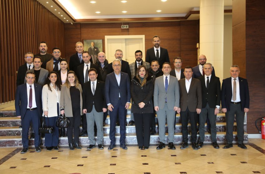  Özdemir: Bankalar iş dünyasının yanında olmalı