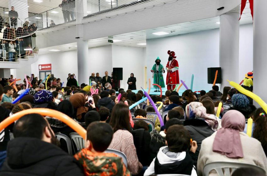  Ramazan’da Çocuklar Hacivat-Karagöz ile Buluştu