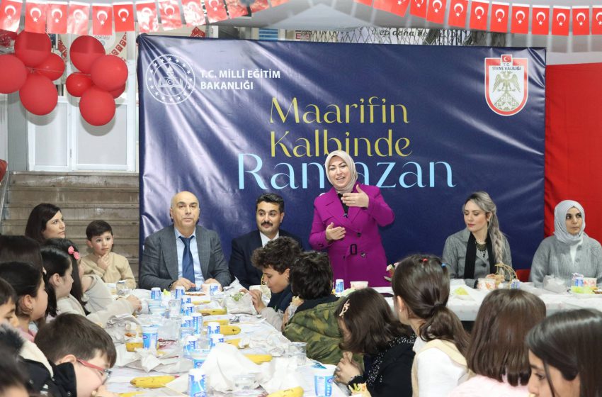  Rukiye Toy ve Fatih Erdoğan Öğrencilerle İftar Sofrasında Buluştu