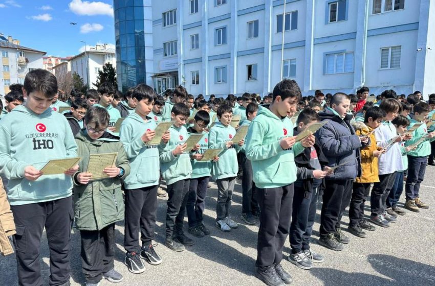 Sivas’ta 302 genç aynı anda Kuran-ı Kerim’i hatim etti