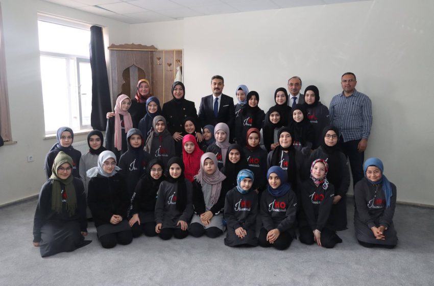  Toy ve Erdoğan Öğrencilerle Bir Araya Geldi