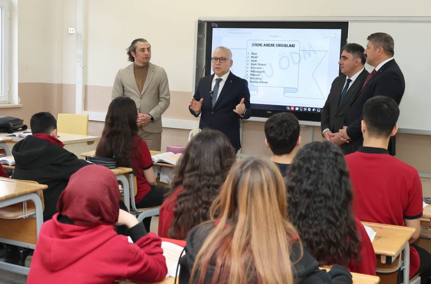  Vali Şimşek Öğrencilerle Bir Araya Geldi