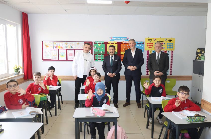  Erdoğan, Safa Okulları’nda öğrencilerle buluştu