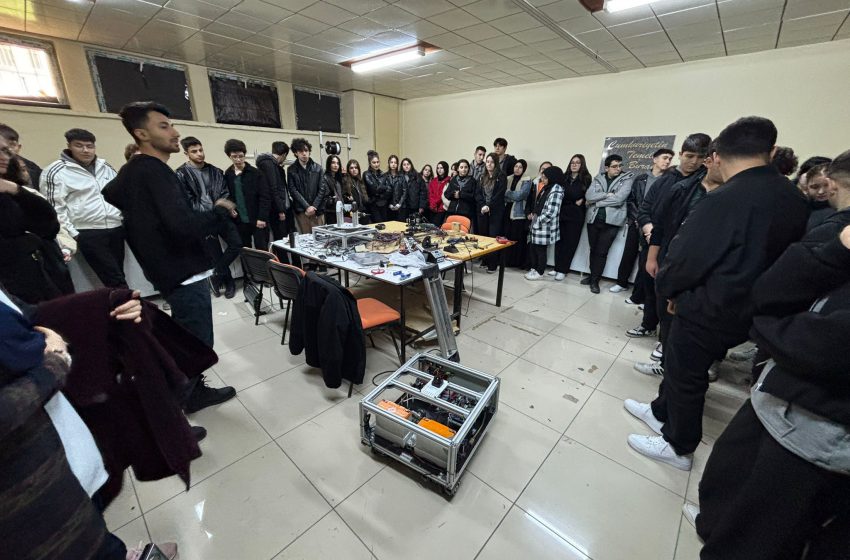  Lise Öğrencileri Mühendislik Fakültesinde Geleceği Keşfetti