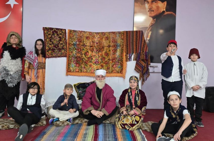  Minik yetenekler tiyatro hünerlerini sergiledi