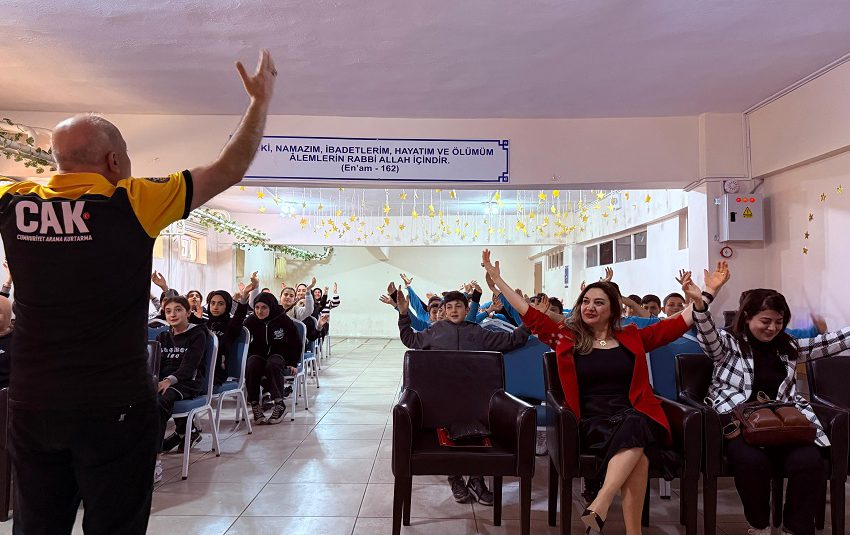  Öğrenciler Depreme Karşı Bilinçlendirildi