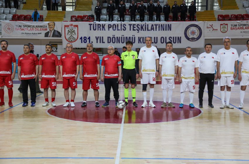  Şehit Polisler İçin Sahaya Çıktılar