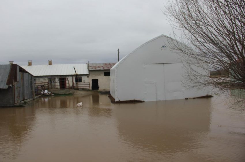  Sivas’ta Baraj taştı, köy tamamen sular altında kaldı