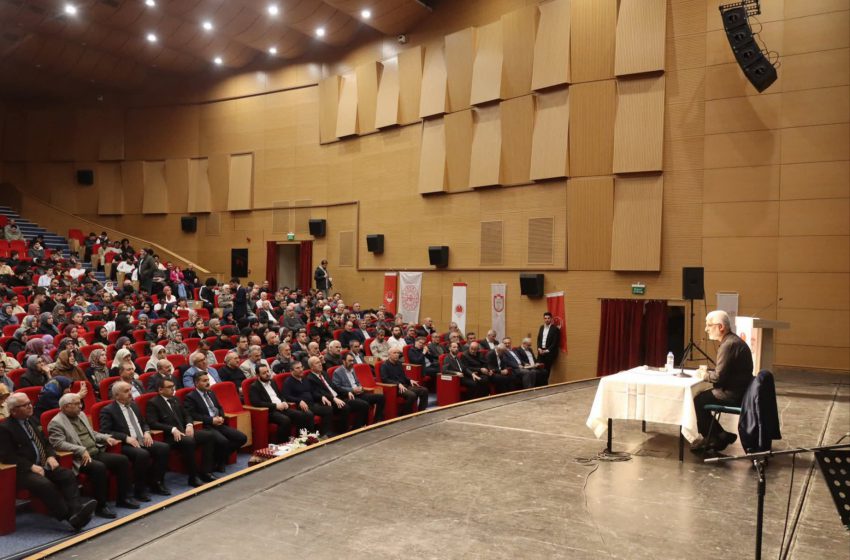  Sivas’ta “Namazla Dirilen Bir Nesil” konferansı düzenlendi