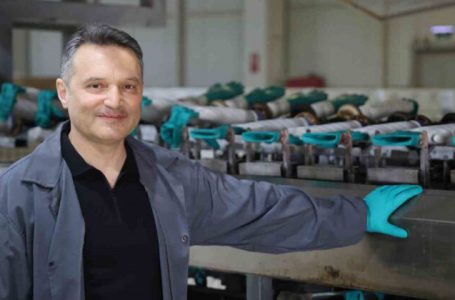 SİVAS’TA FAALİYET GÖSTEREN ESTAŞ ELDİVEN FABRİKASI, TÜRKİYE’NİN İLK VE TEK NİTRİL TEK KULLANIMLIK ELDİVEN FABRİKASI OLMA ÖZELLİĞİ TAŞIYOR. ÜRÜN KALİTESİ İLE BİRÇOK DÜNYA MARKASINI GERİDEN BIRAKAN ELDİVENLER, SEKTÖRE YÖN VERİYOR. (ESTAŞ GENEL MÜDÜRÜ OSMAN MAVUŞ) (RAHMİ MEYVECİ – SANCAR ALP FIRAT/SİVAS-İHA)