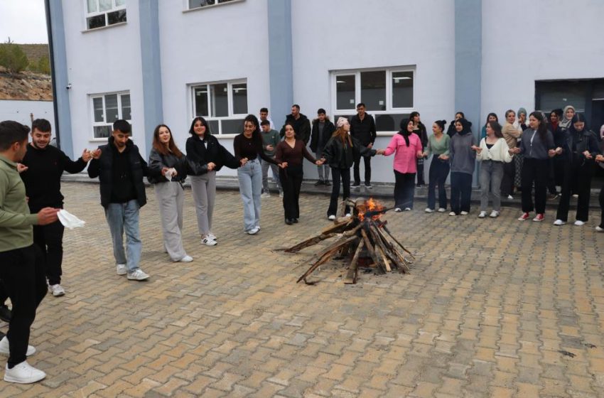 Sivas’ta öğrenciler baharın gelişini kutladı