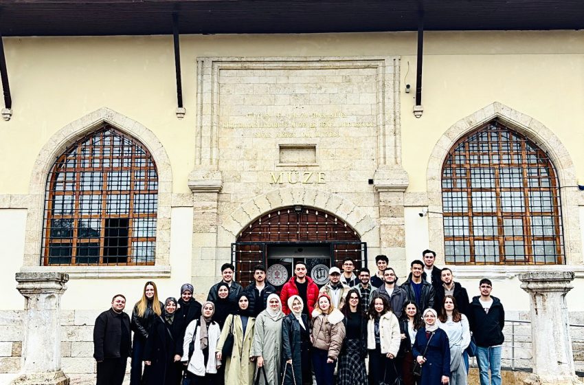  Üniversite Öğrencileri Arkeoloji Müzesini Ziyaret Etti