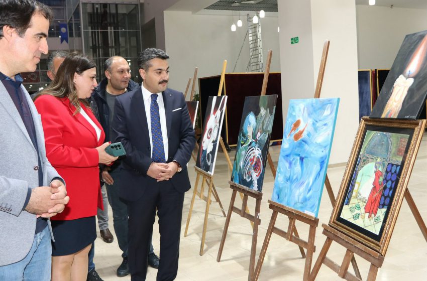  Aşık Veysel’in Hayatı ve Türküleri Sahnede Canlandı