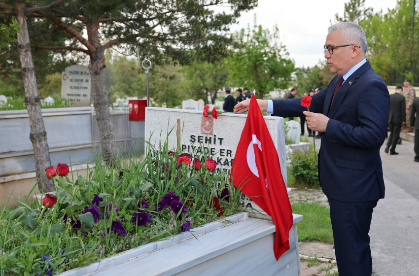  Aziz Şehitler Kabirleri Başında Anıldı