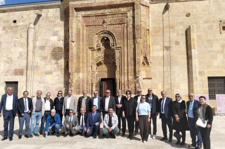 Başkan Aysel Sakine Güngör: “Divriği’nin Tarihini ve Misafirperverliğini Muhtarlarımızla Buluşturduk”
