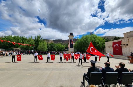 Divriği’de 19 Mayıs Coşkusu Meydanlara Taştı