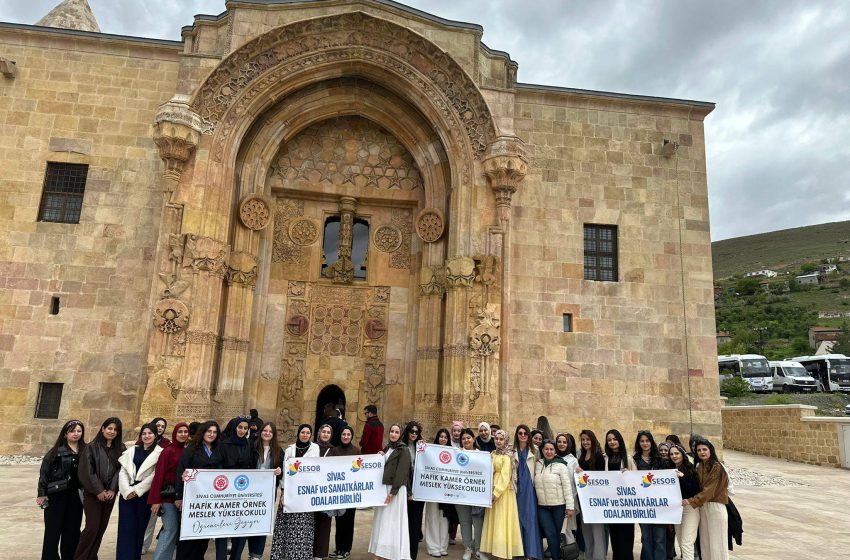  Divriği’nin Eşsiz Güzellikleri Üniversite Öğrencilerine Tanıtıldı