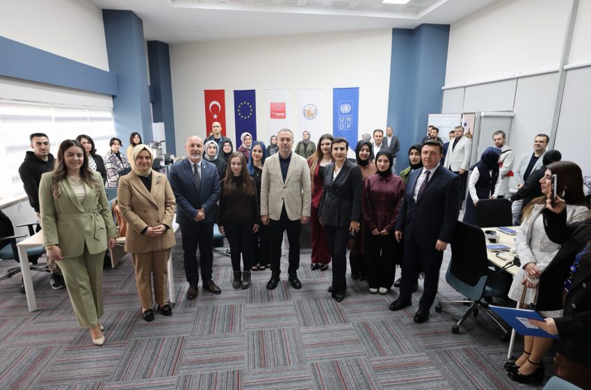  Gençler İçin Dijital Dönüşüm Merkezi Açıldı