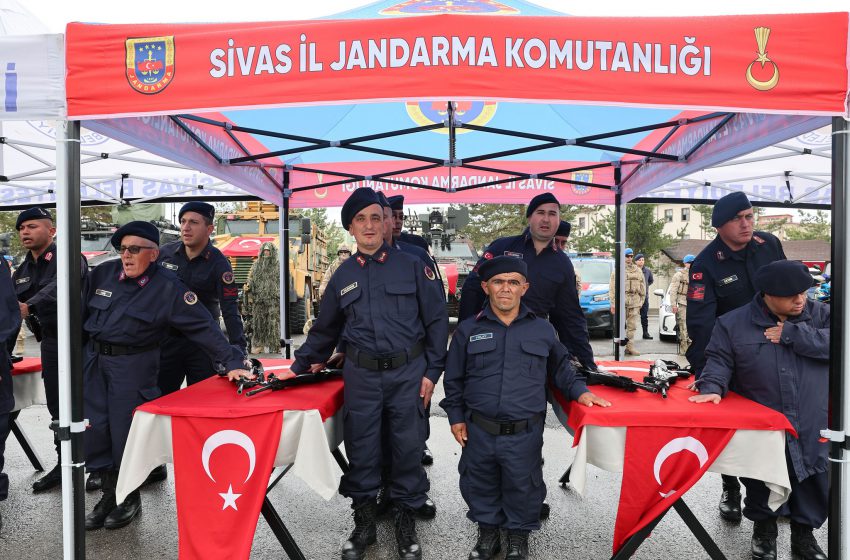  Özel Bireyler Türk Bayrağına El Basarak Yemin Etti