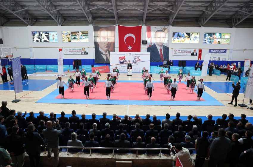  Sivas’ta 19 Mayıs Kutlamalarında Renkli Görüntüler Oluştu