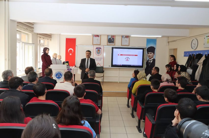  Sivas’ta Lise Öğrencilerine Uygulamalı İlk Yardım Eğitimi