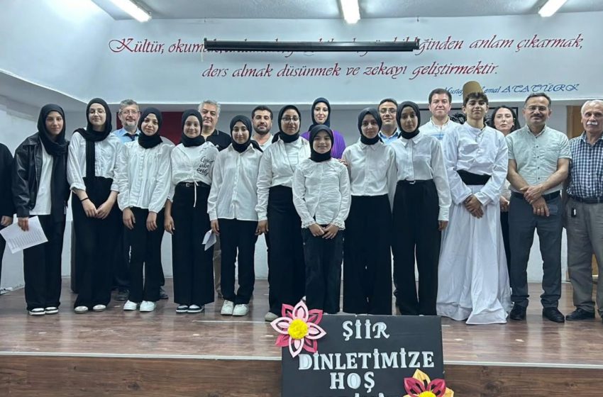  Divriği’de Resim Sergisi ve Şiir Dinletisi Büyük Beğeni Topladı