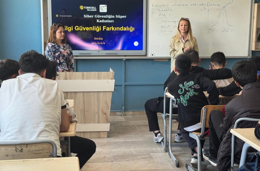  Öğrenciler Siber Güvenlik ve Dijital Koruma Konularında Eğitim Aldı