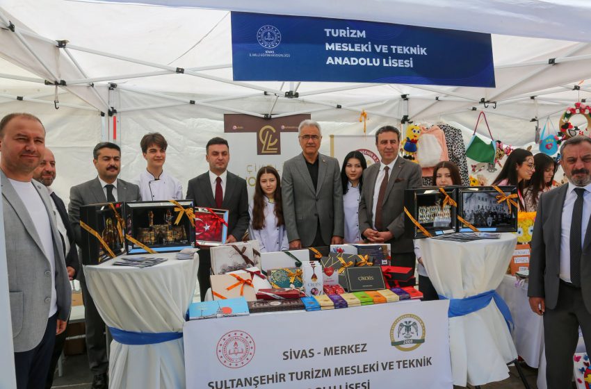  Öğrenciler ve Veliler Mesleki Eğitim Şenliğinde Buluştu