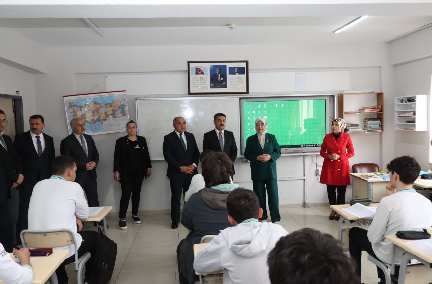  Rukiye Toy Öğrencilerle Bir Araya Geldi