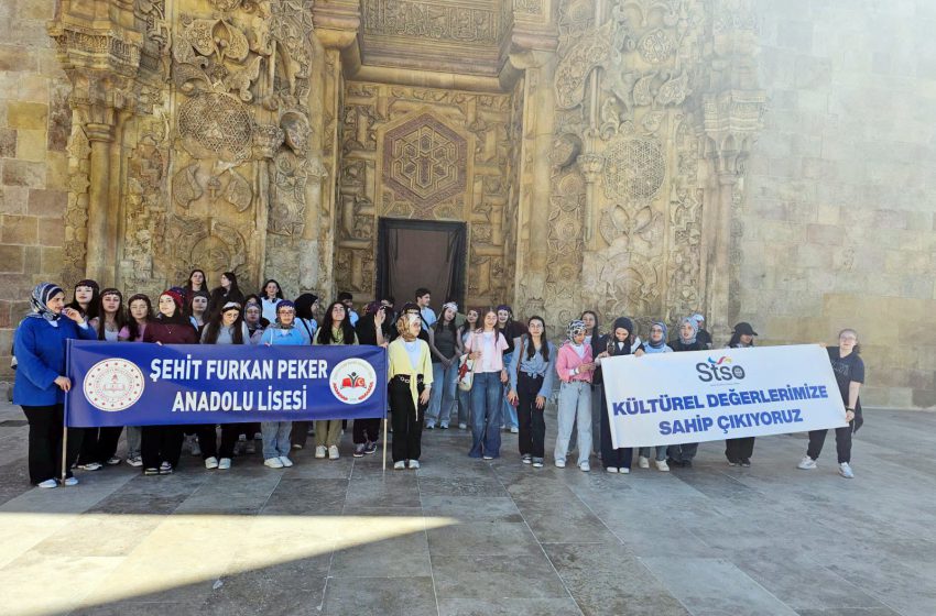  Şehit Furkan Peker Anadolu Lisesi Öğrencileri Divriği’yi Keşfetti