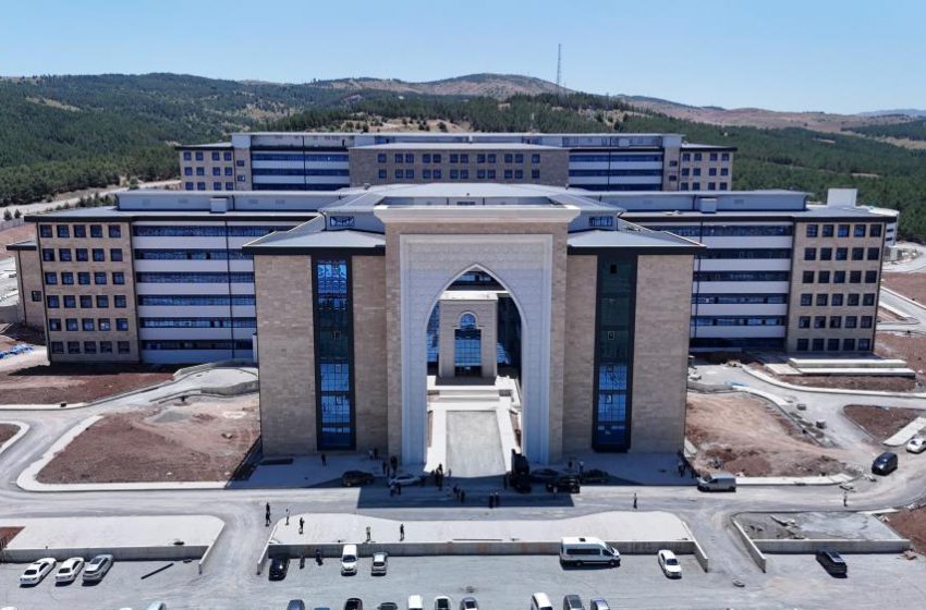  15 milyar liralık dev sağlık yatırımında sona gelindi: 1071 yataklı hastane yıl sonunda açılacak