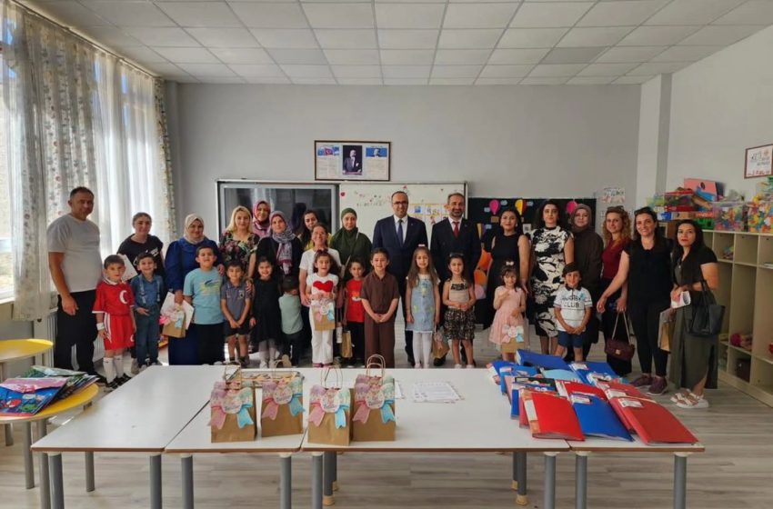  Kaymakam Kılıç Öğrencilerin Karne Sevincine Ortak Oldu