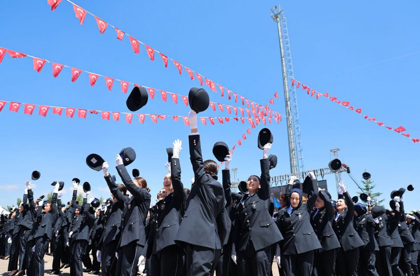  Sivas’ta Polis Adaylarının Gurur Günü